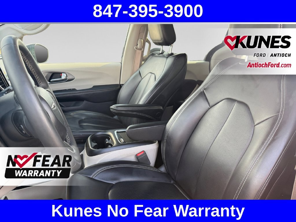 Used 2023 Chrysler Pacifica Touring-L FWD image 23