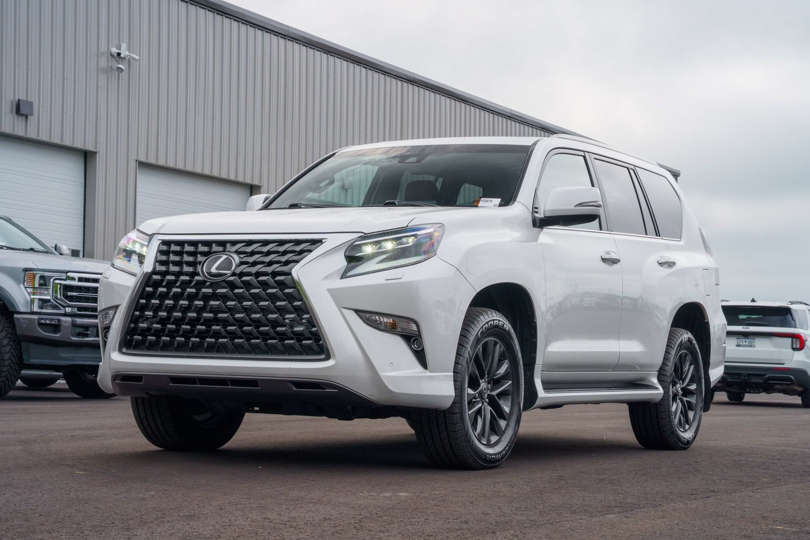 Used 2023 Lexus GX 460 Premium w/ Premium Plus Package AWD/4WD image 3