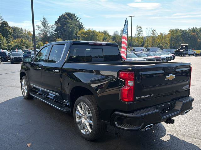 Used 2022 Chevrolet Silverado 1500 High Country w/ High Country Premium Package AWD/4WD image 5