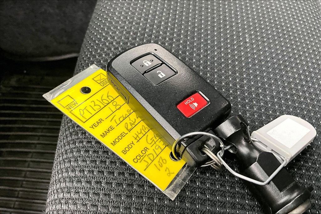 Used 2018 Toyota RAV4 LE image 11