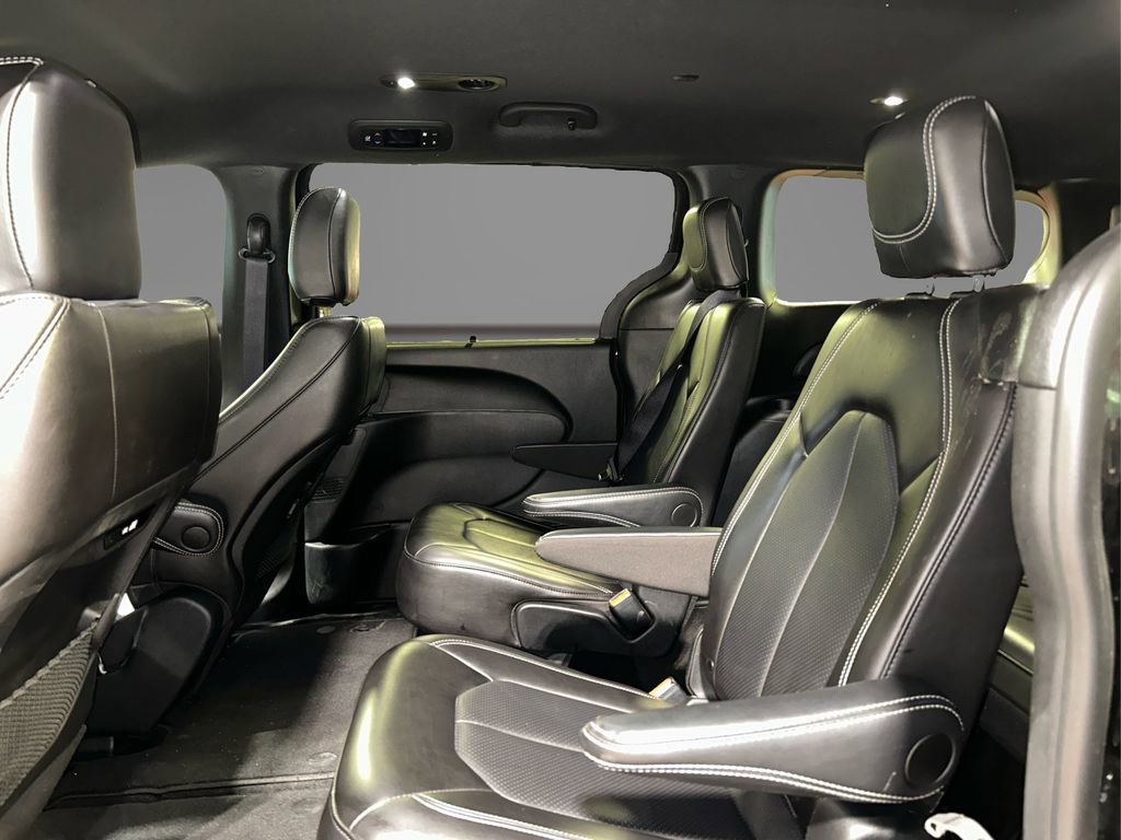 Used 2025 Chrysler Pacifica Select image 14