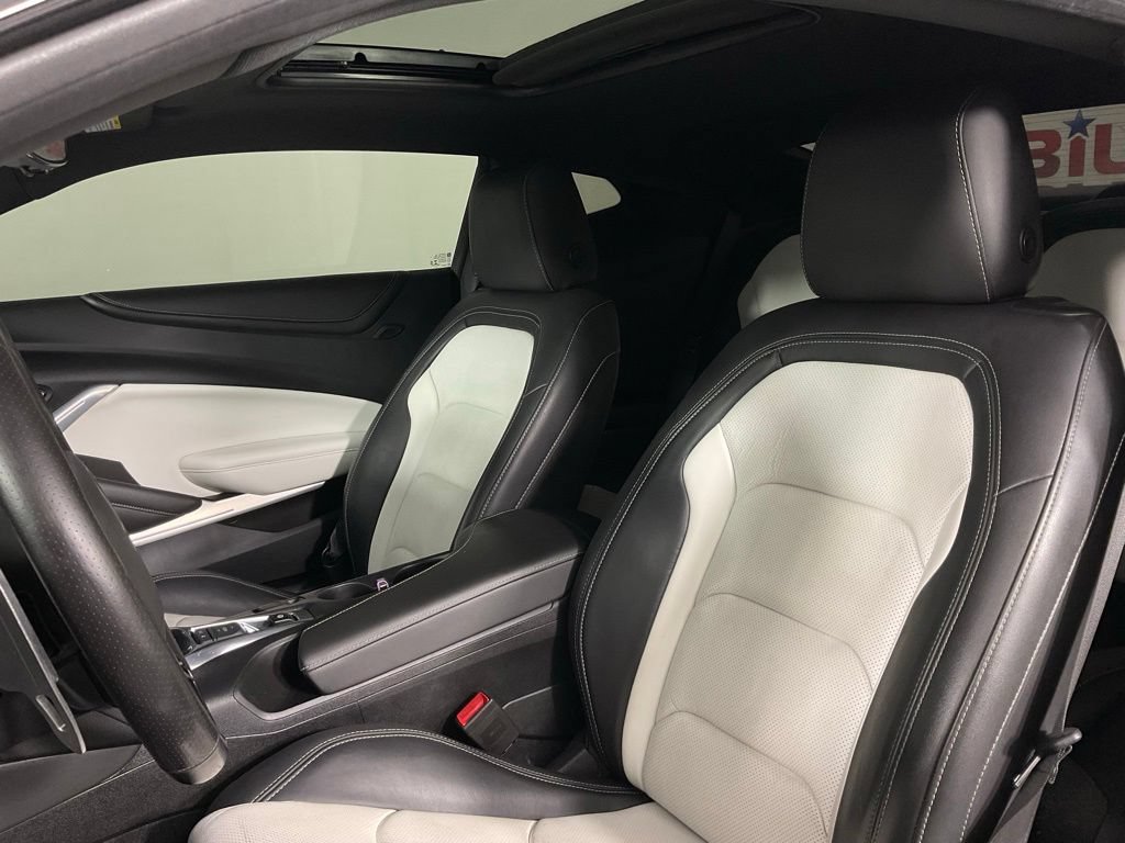Used 2020 Chevrolet Camaro LT RWD image 14