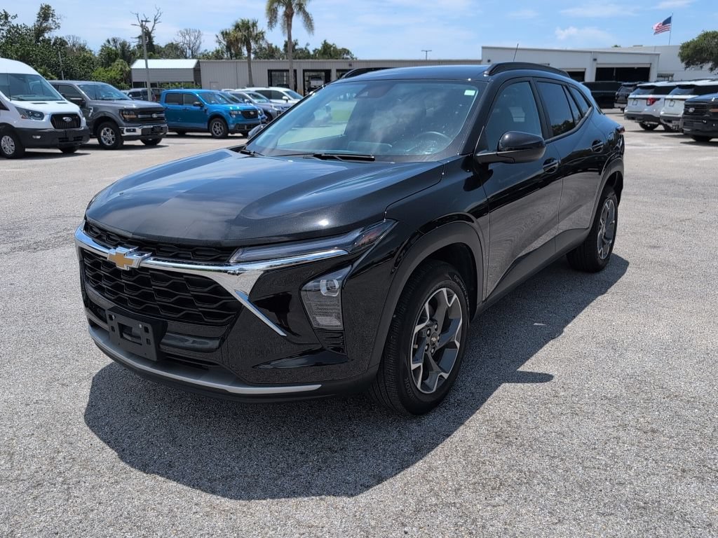Used 2024 Chevrolet Trax LT w/ Sunroof Package FWD image 7