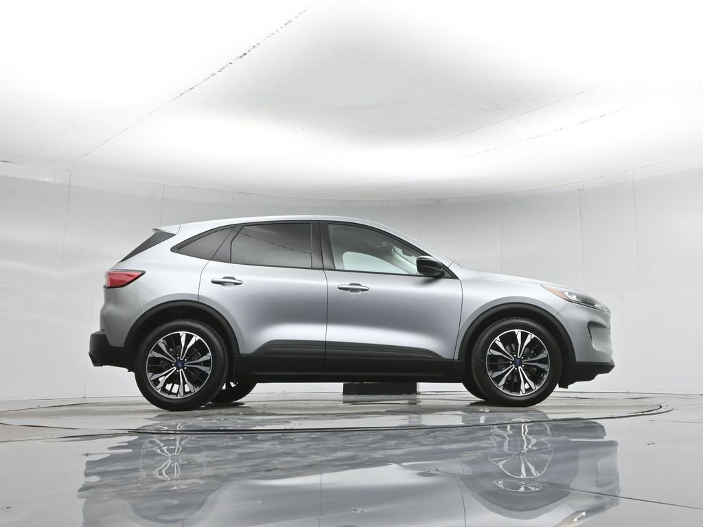 Certified 2022 Ford Escape SE w/ SE Sport Appearance Package image 9