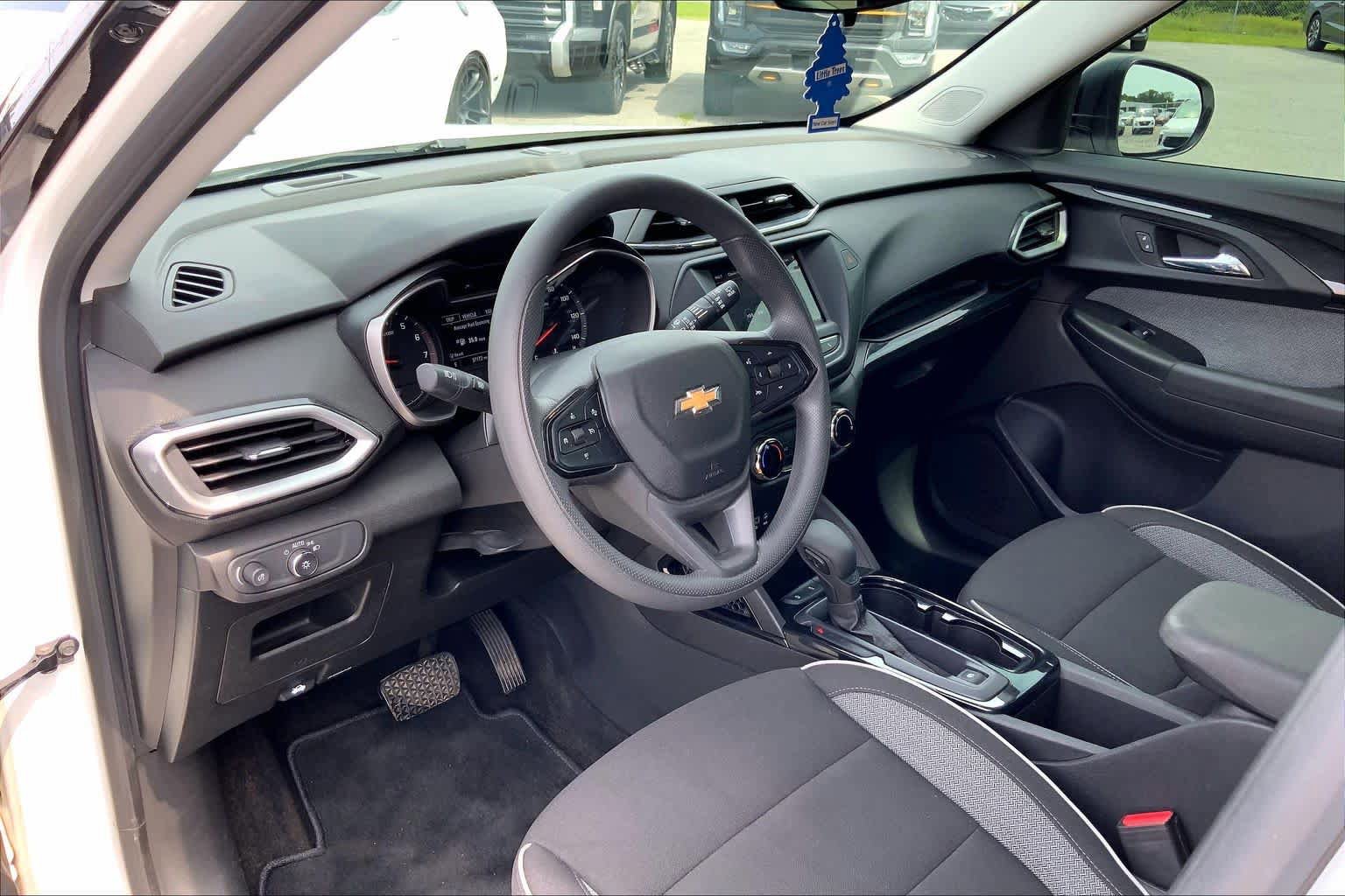 Used 2023 Chevrolet TrailBlazer LS FWD image 16