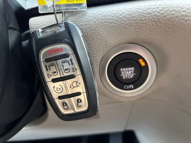 Used 2024 Chrysler Pacifica Limited FWD image 20