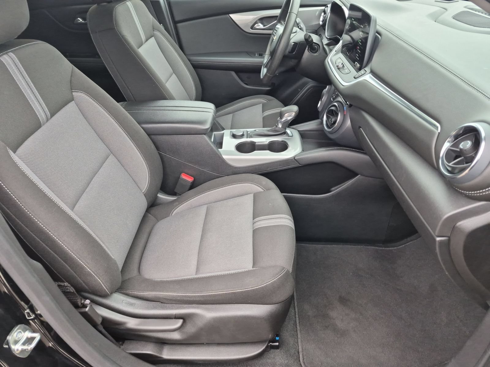 Used 2025 Chevrolet Blazer LT FWD image 31