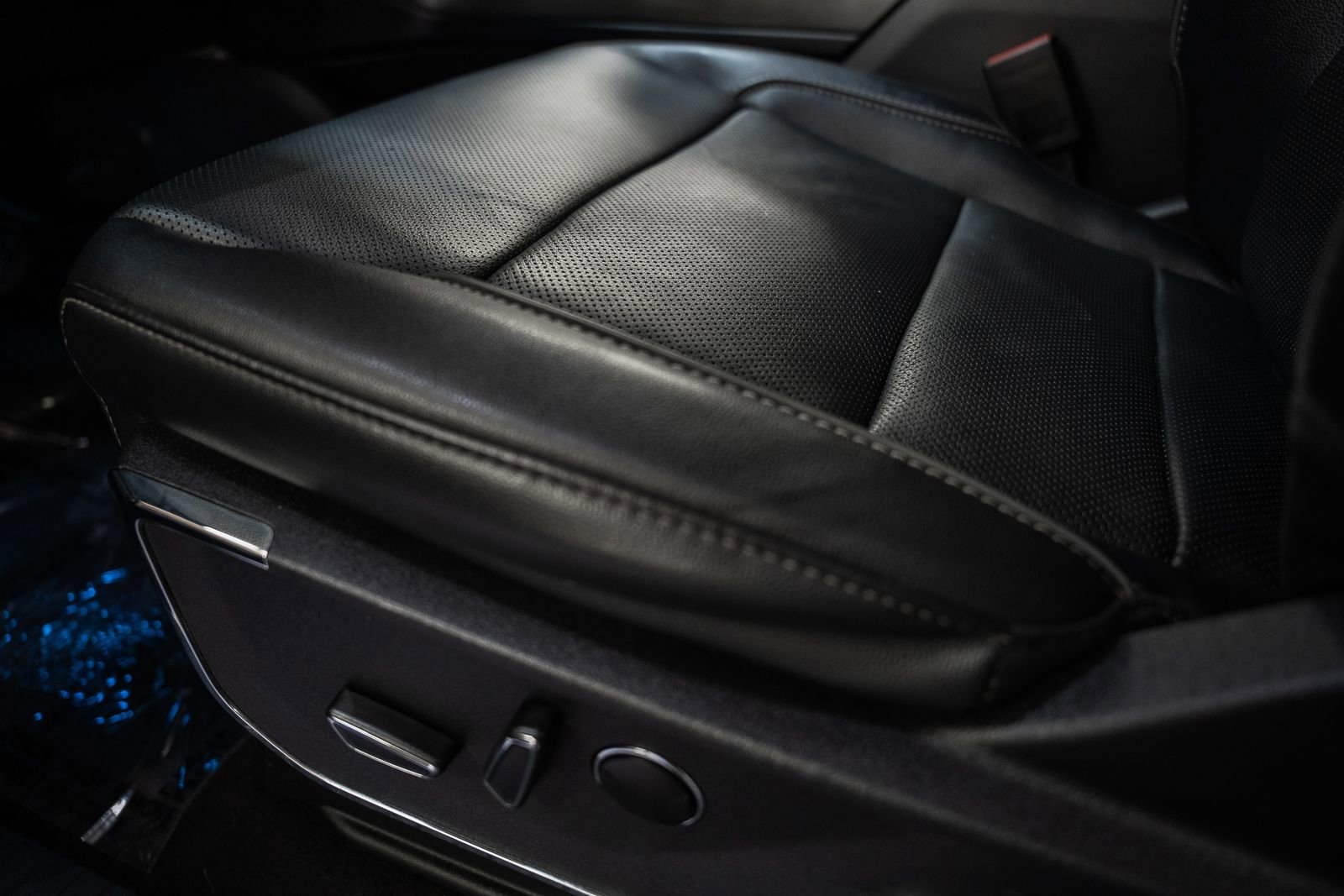 Certified 2023 Ford F150 Lariat w/ Equipment Group 502A High image 38