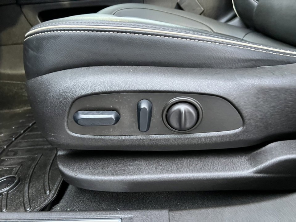 Used 2023 GMC Acadia Denali w/ Trailering Package image 15