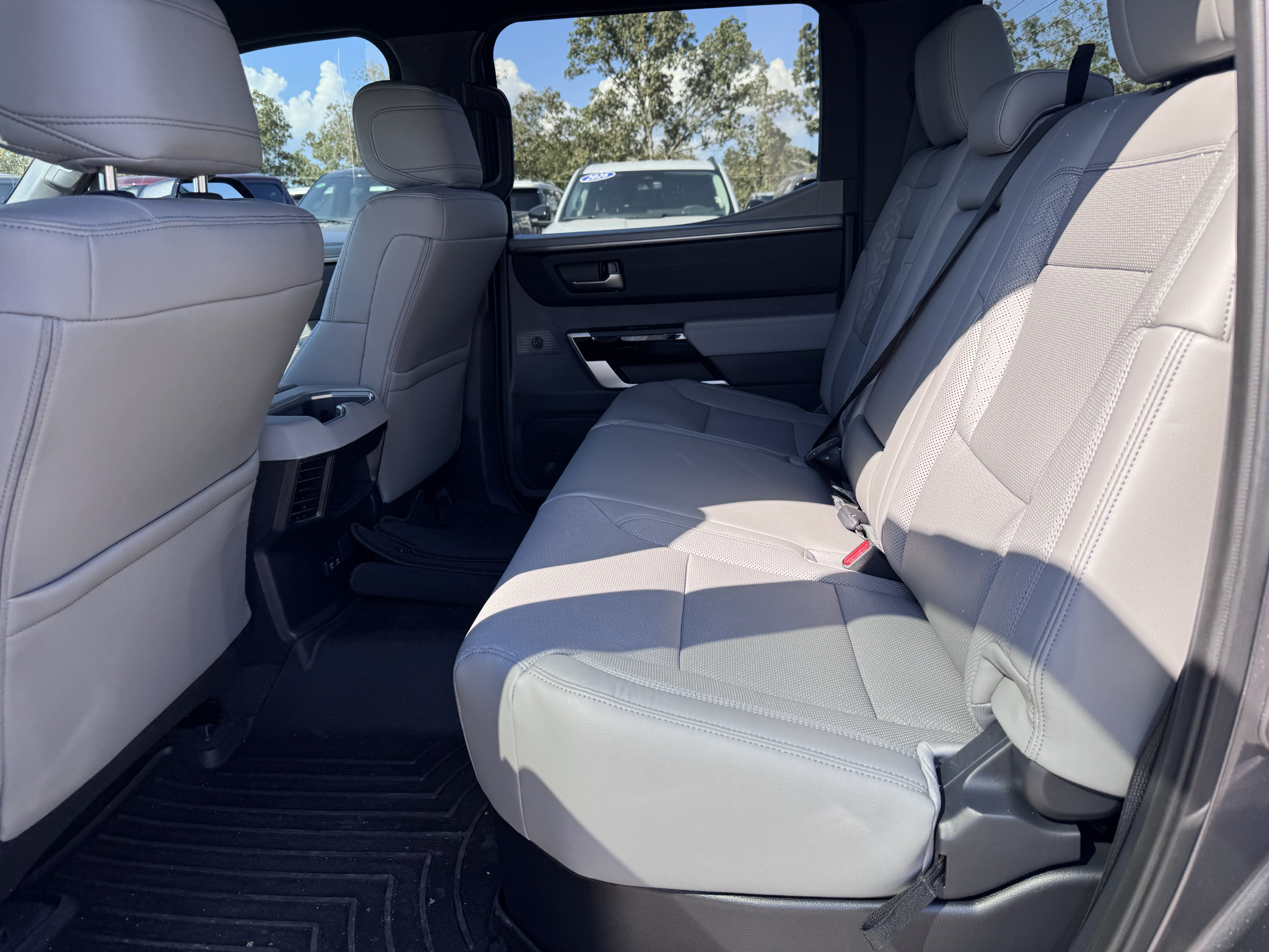 Used 2025 Toyota Tundra Limited AWD/4WD image 11