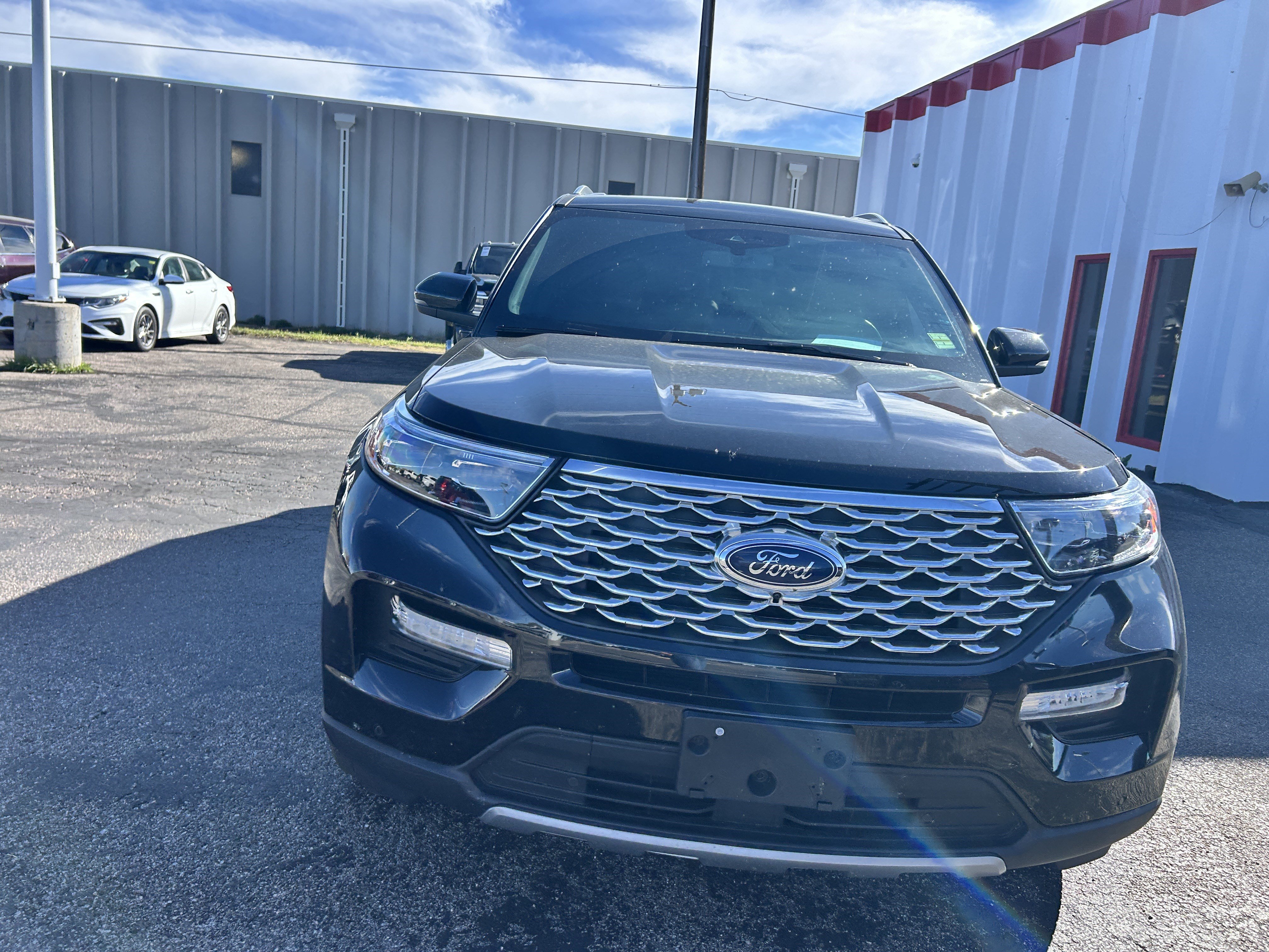 Certified 2023 Ford Explorer Platinum w/ Technology Package AWD/4WD image 9