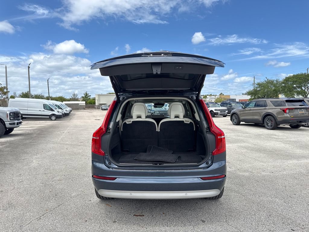 Used 2022 Volvo XC90 T5 Momentum w/ Protection Package Premier image 26