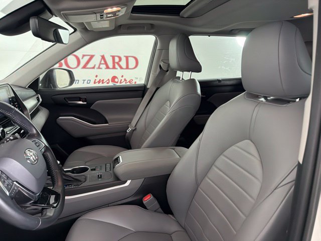 Used 2021 Toyota Highlander XLE FWD image 17