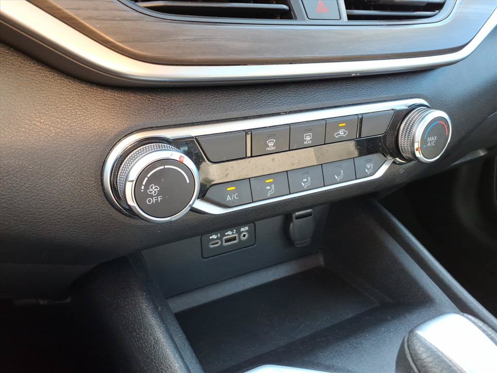 Used 2025 Nissan Altima 2.5 SV FWD image 14