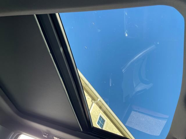 Certified 2022 Ford F150 Lariat w/ Equipment Group 502A High image 40