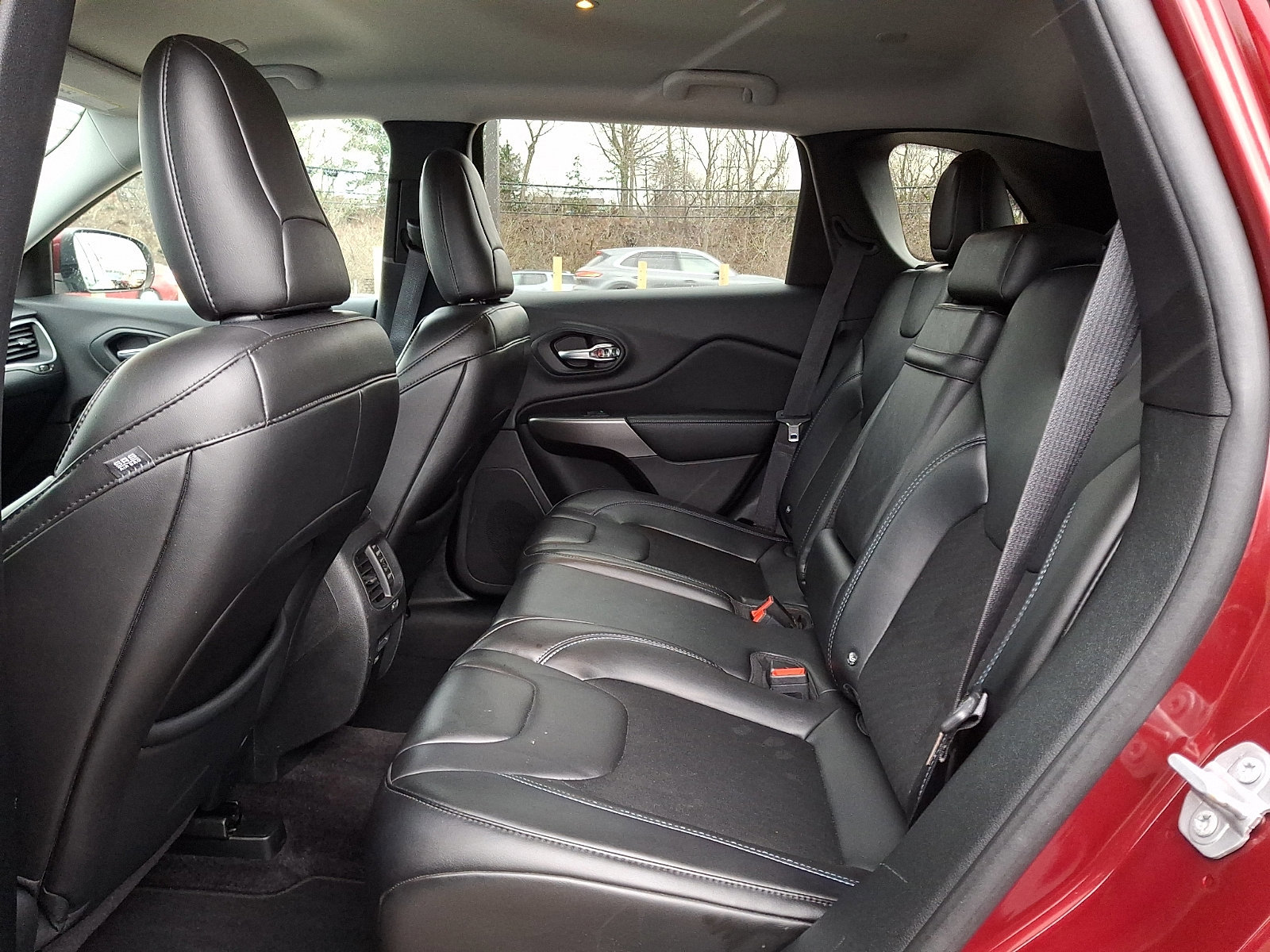 Used 2019 Jeep Cherokee Latitude Plus image 10