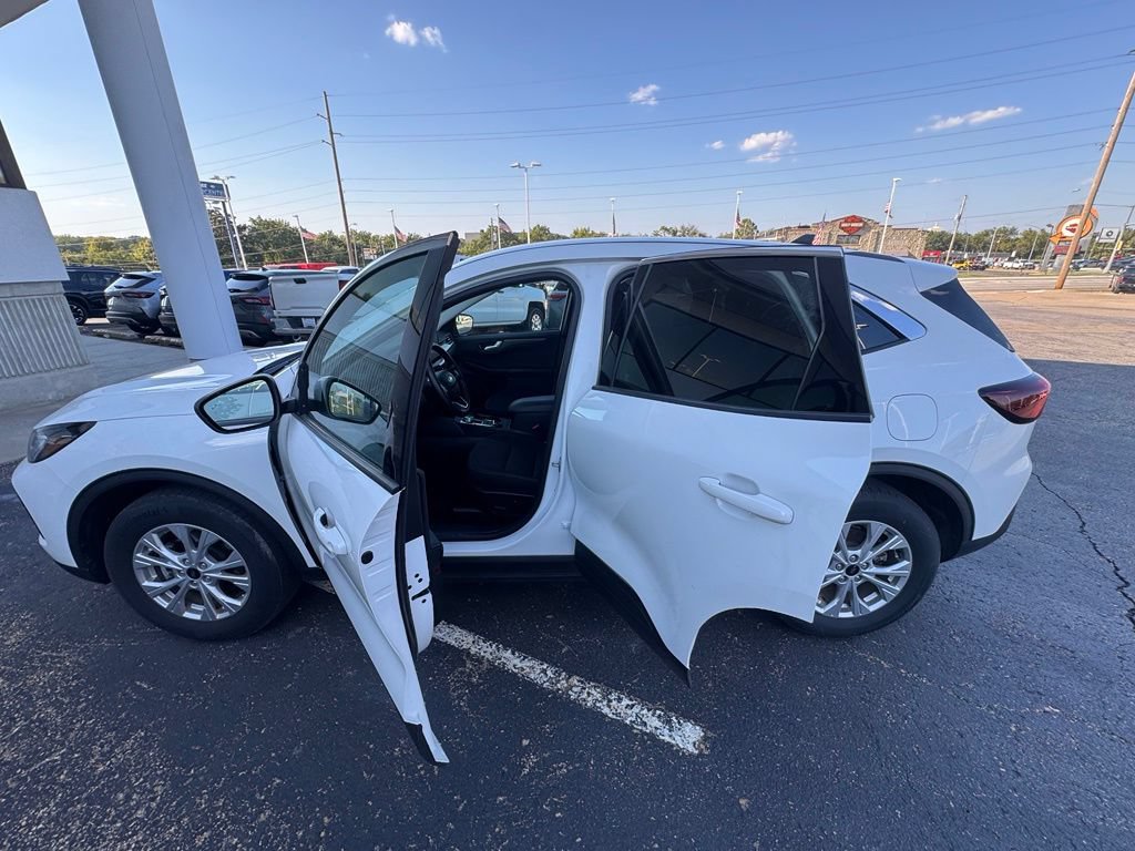 Certified 2023 Ford Escape Active w/ Tech Pack #2 AWD/4WD image 4