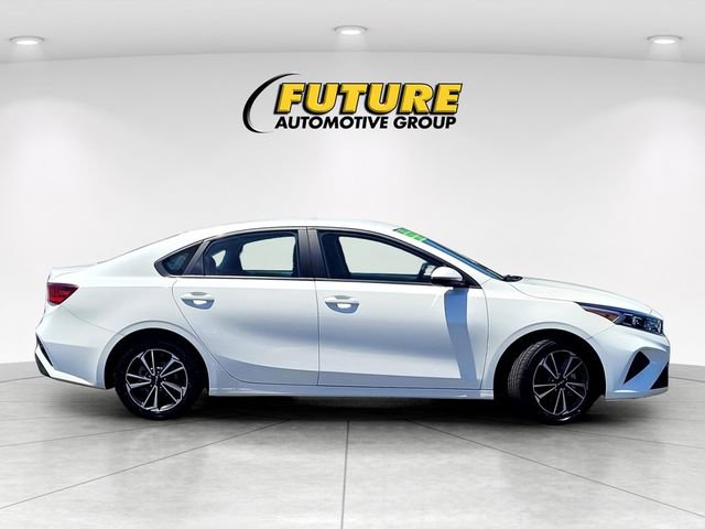 Used 2023 Kia Forte LXS w/ LXS Technology Package FWD image 3
