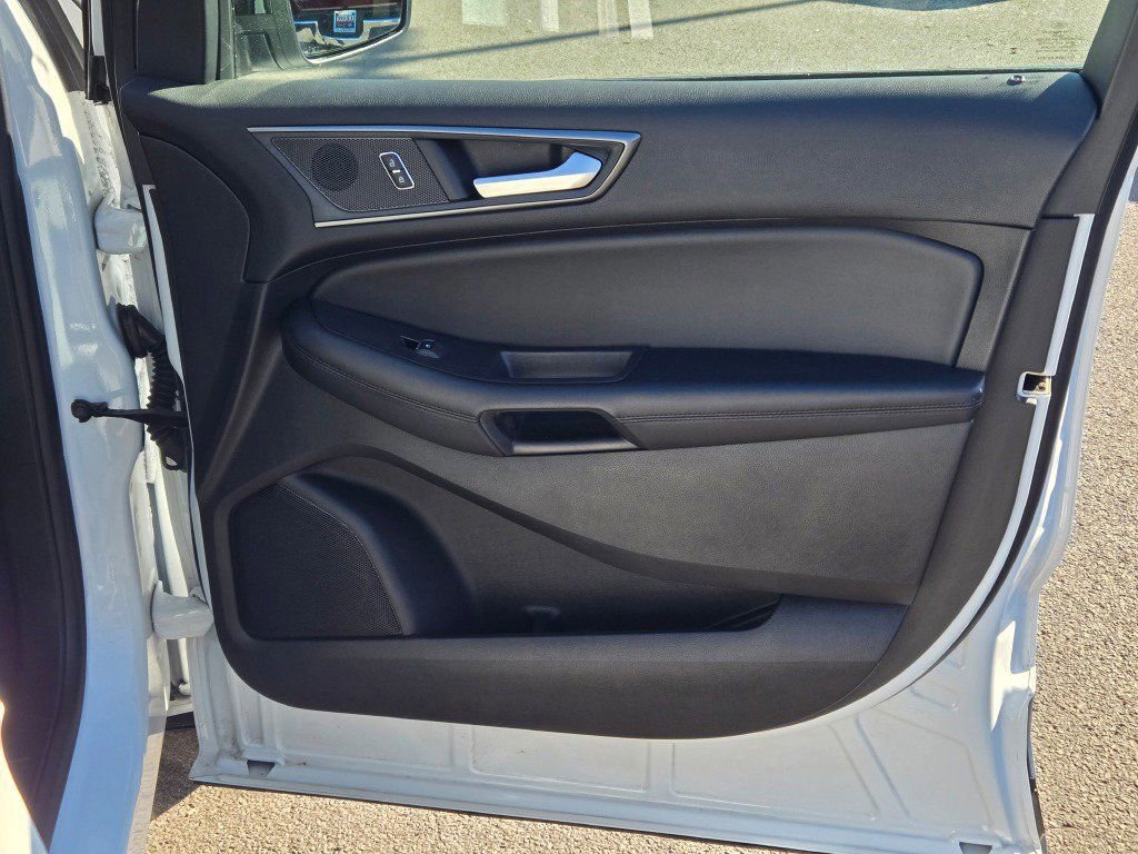 Certified 2024 Ford Edge SE w/ Black Appearance Package image 8
