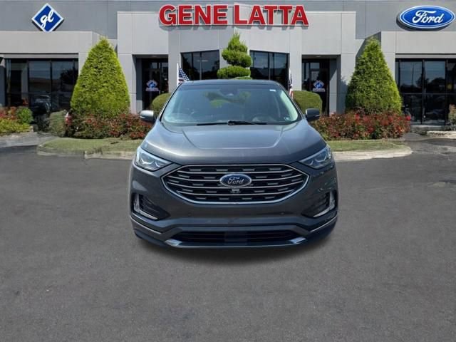 Certified 2019 Ford Edge Titanium w/ Equipment Group 301A AWD/4WD image 2
