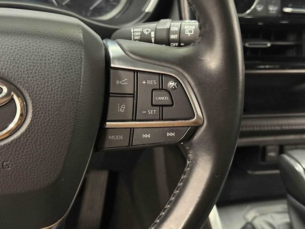 Used 2021 Toyota Highlander XLE image 16