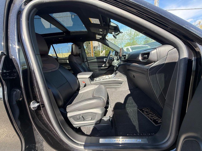 Certified 2023 Ford Explorer Platinum w/ Technology Package AWD/4WD image 13
