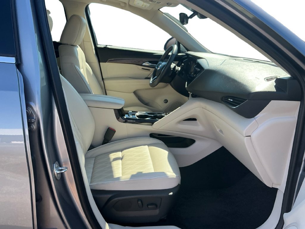Used 2022 Buick Envision Avenir w/ Technology Package II FWD image 22