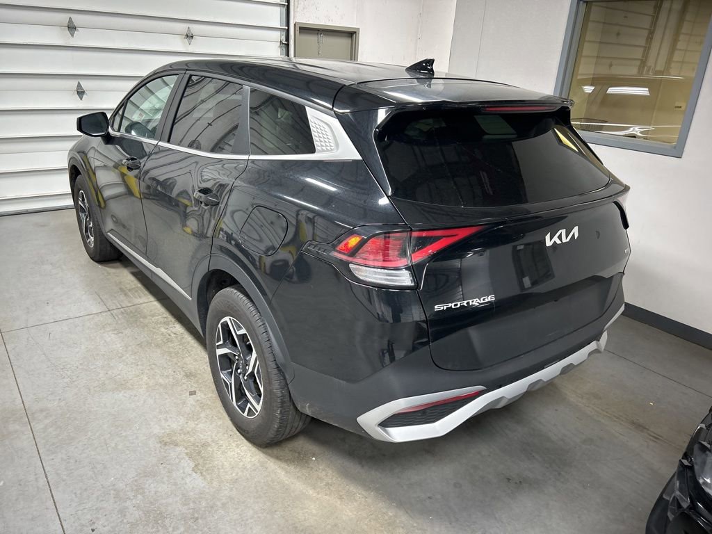 Used 2025 Kia Sportage LX AWD/4WD image 2