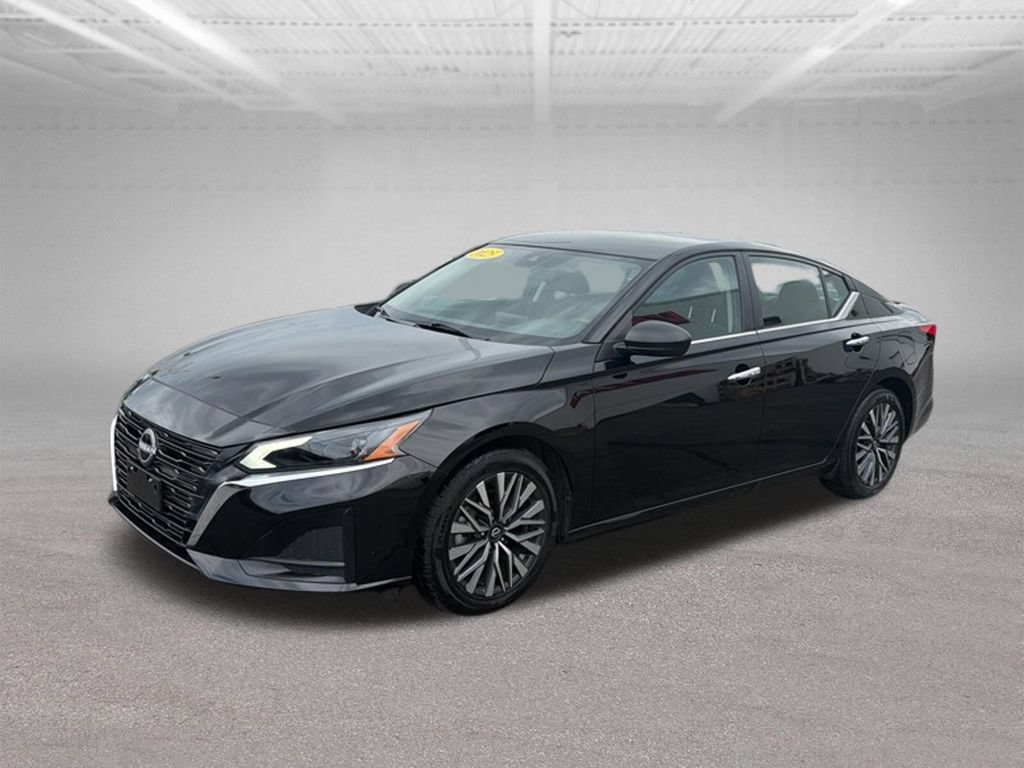 Used 2025 Nissan Altima 2.5 SV FWD image 4