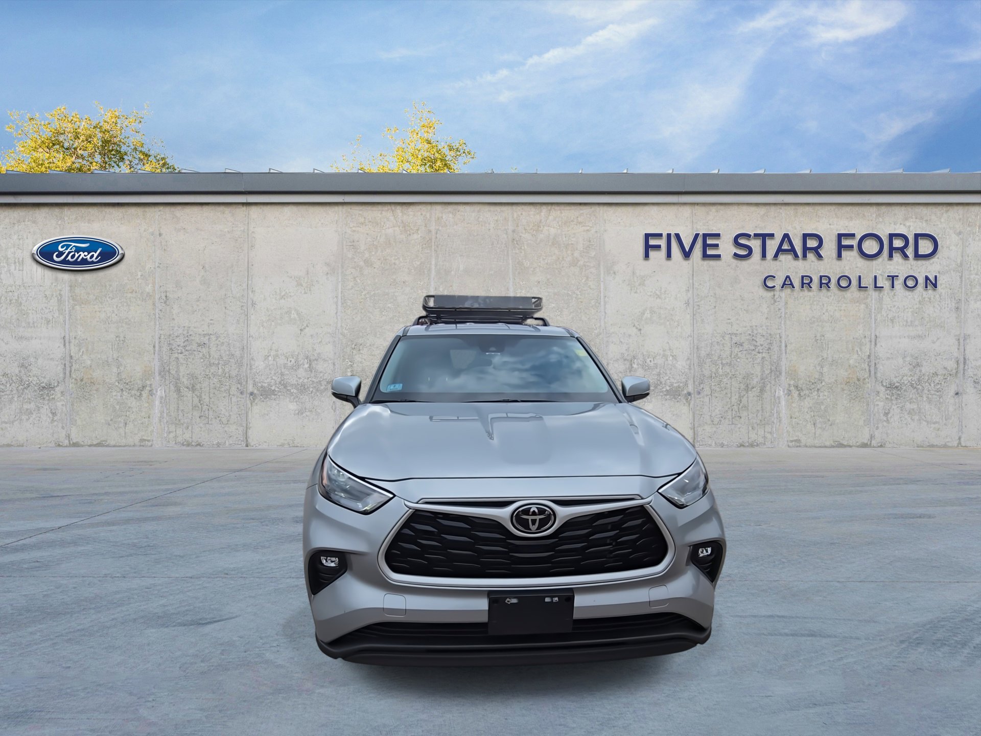 Used 2024 Toyota Highlander LE image 3