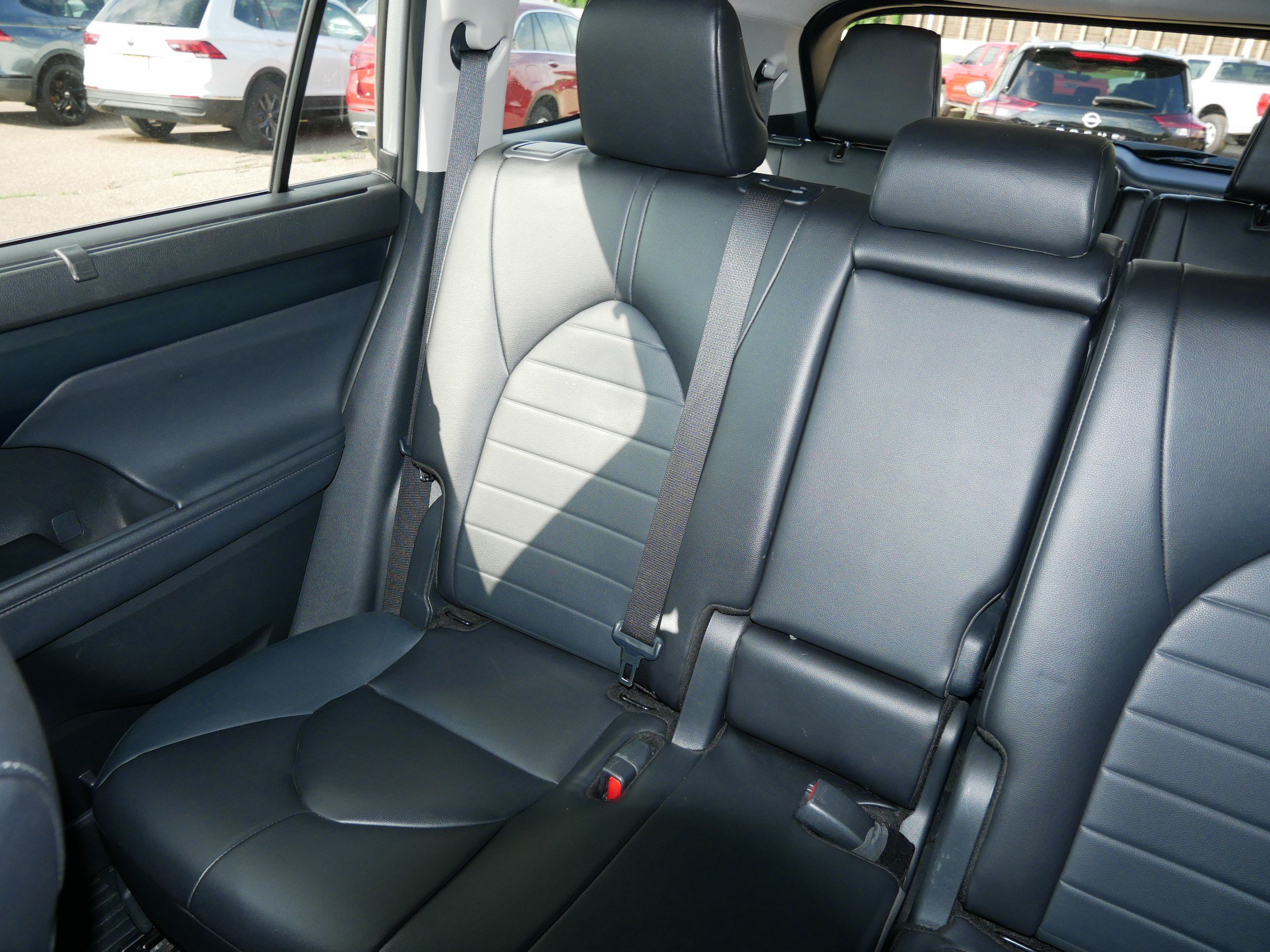 Used 2024 Toyota Highlander XLE AWD/4WD image 12