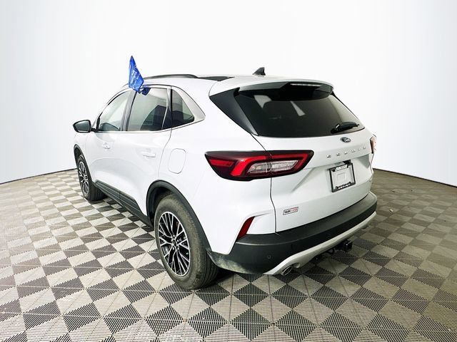 Certified 2025 Ford Escape SE w/ Class II Trailer Tow Package FWD image 9