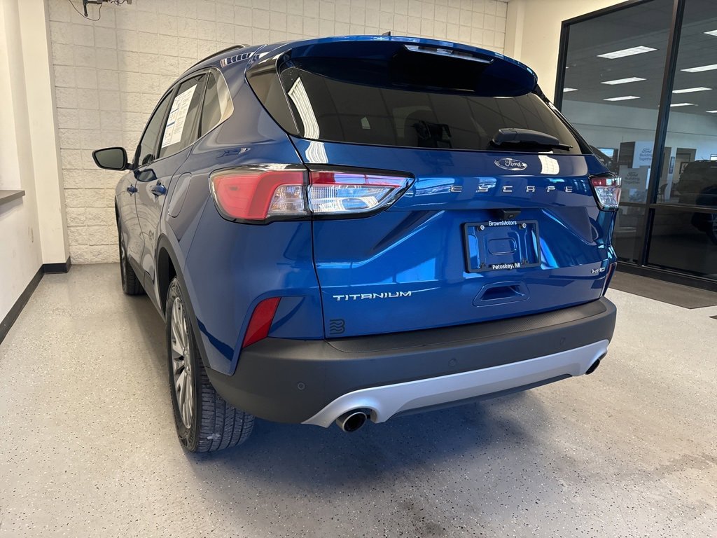Certified 2022 Ford Escape Titanium image 3