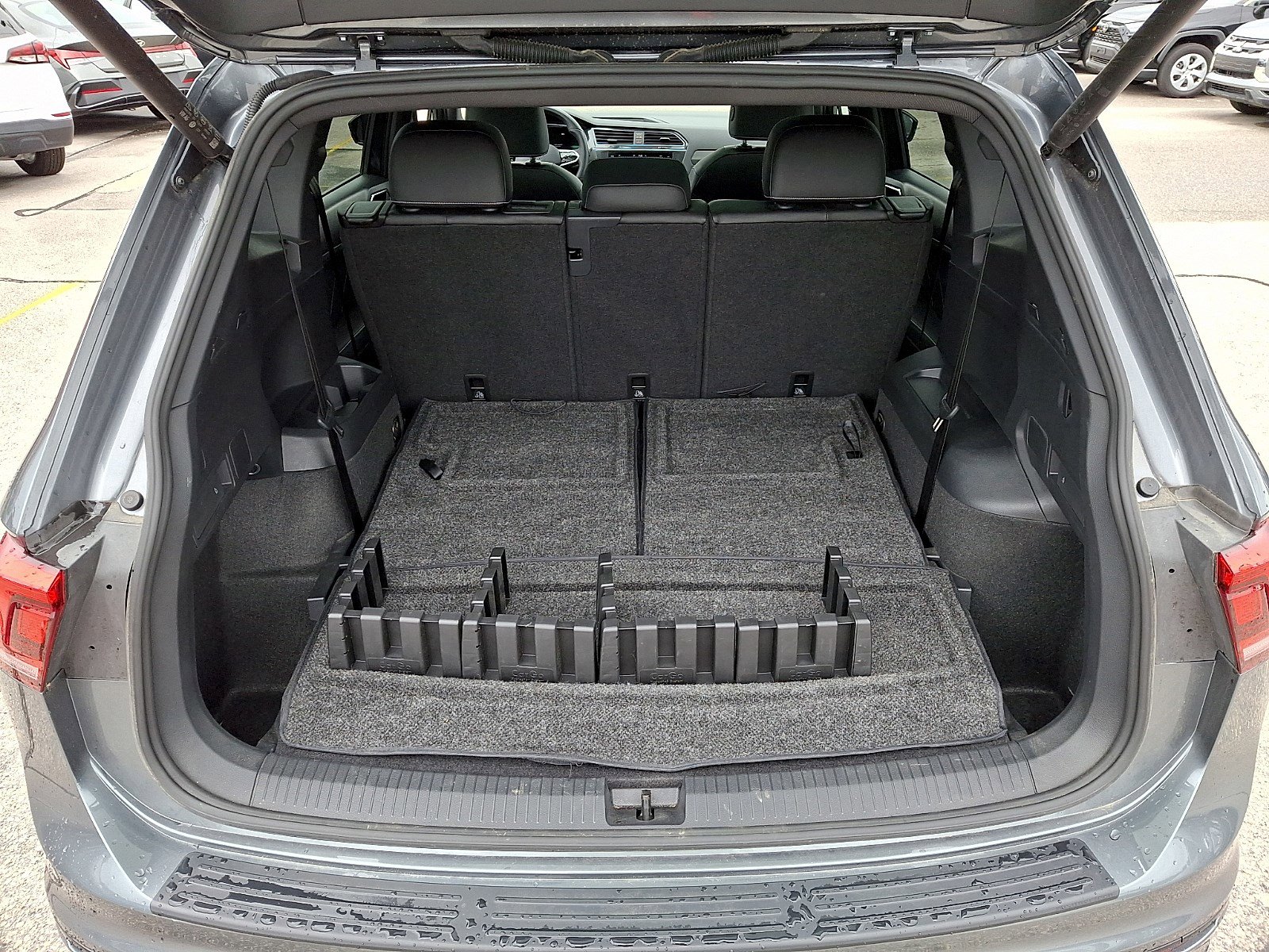 Used 2024 Volkswagen Tiguan SE R-Line FWD image 30
