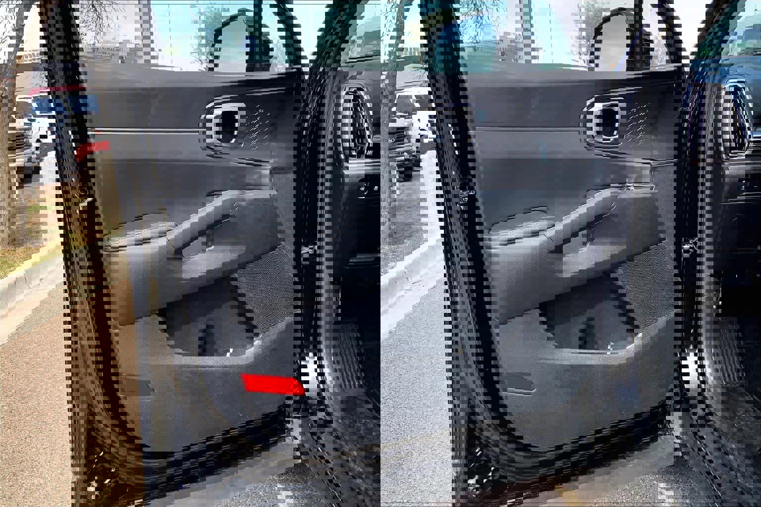 Used 2025 Kia Sorento S w/ Panoramic Sunroof Package image 22