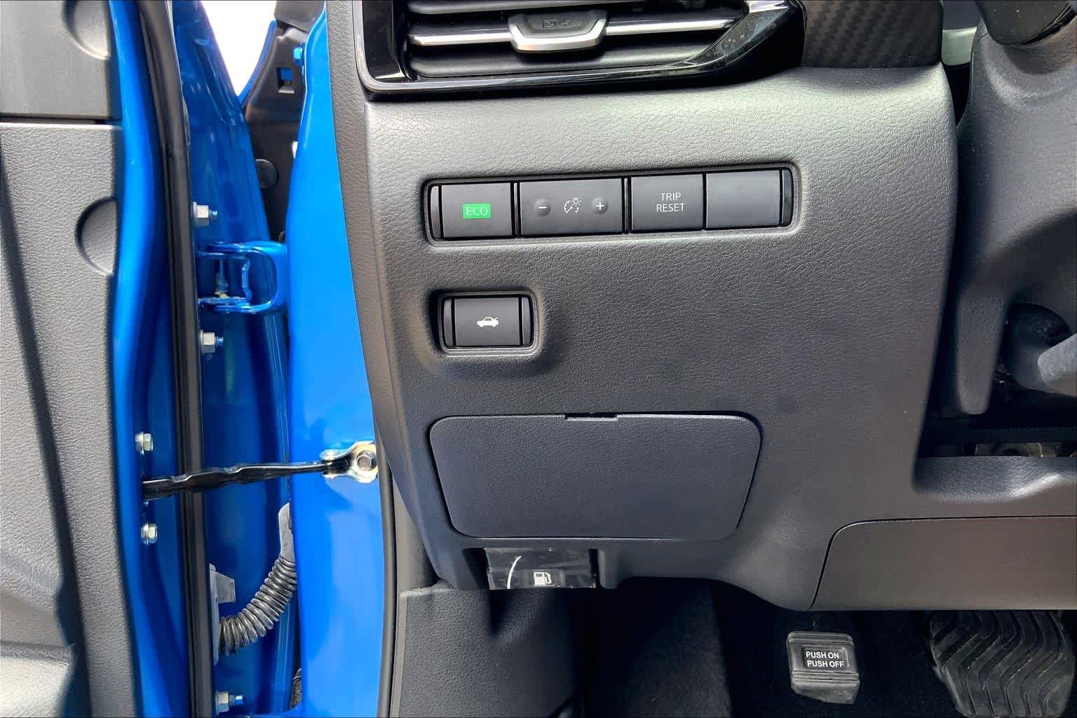 Used 2025 Nissan Sentra SR w/ Midnight Edition FWD image 36