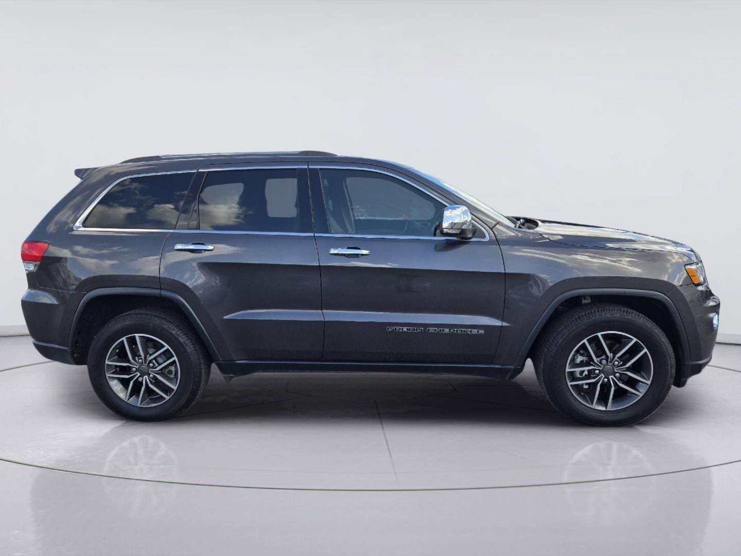 Used 2019 Jeep Grand Cherokee Limited w/ Trailer Tow Group IV RWD image 4