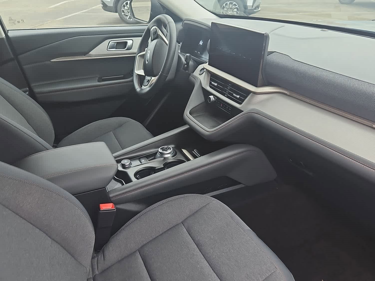 Certified 2025 Ford Explorer Active image 14