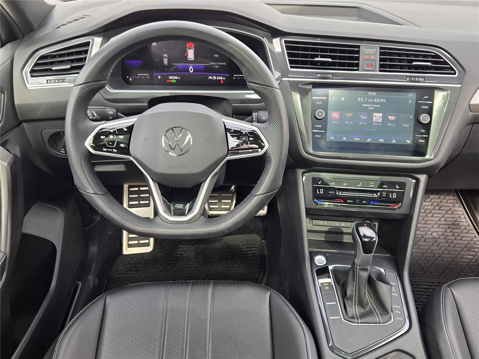 Used 2023 Volkswagen Tiguan SE R-Line FWD image 26