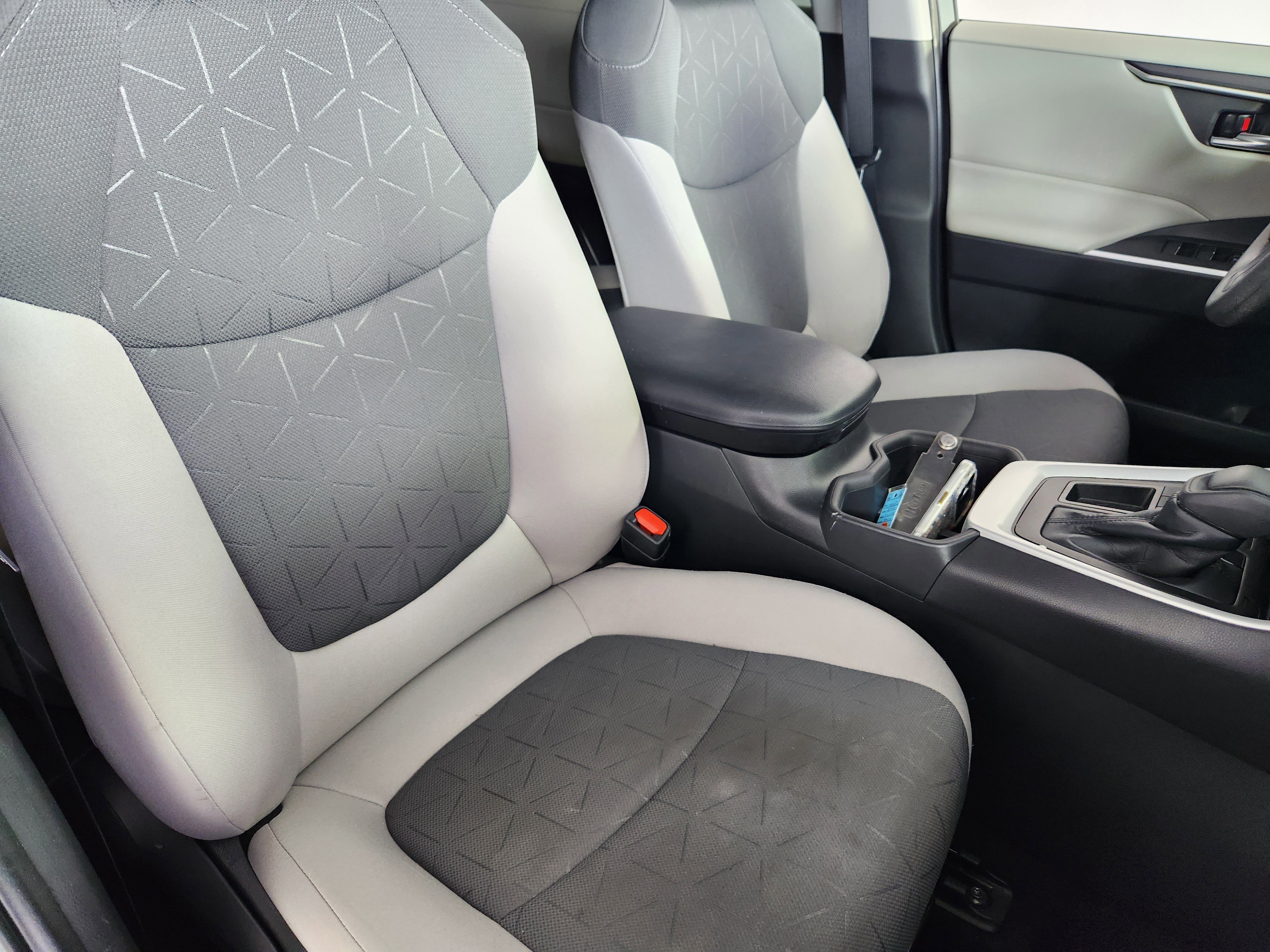 Used 2022 Toyota RAV4 XLE image 10