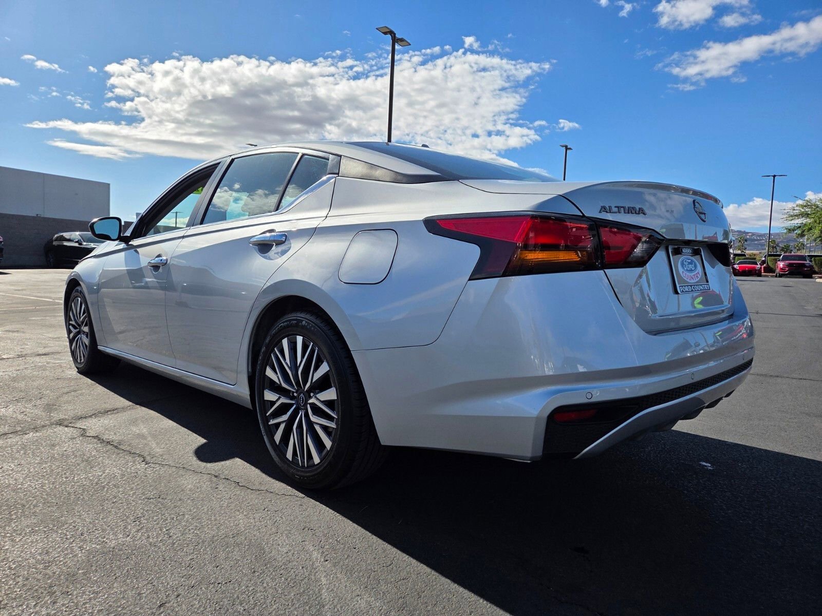 Used 2024 Nissan Altima 2.5 SV FWD image 4
