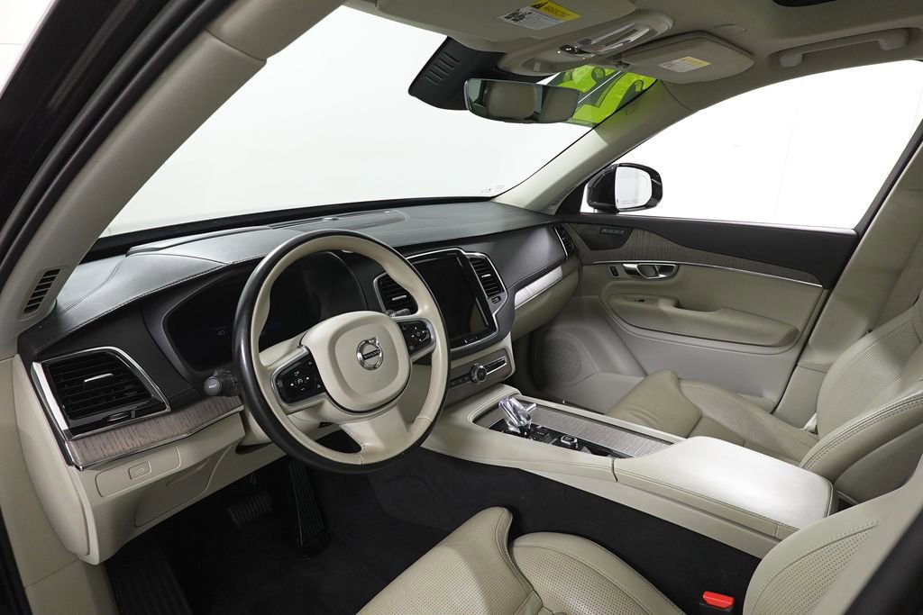 Used 2023 Volvo XC90 B6 Ultimate w/ Protection Package Premier image 13