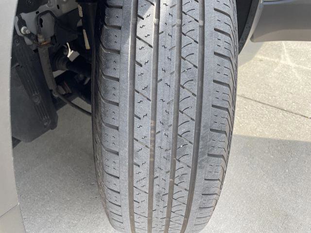 Used 2023 GMC Acadia SLE w/ Driver Convenience Package image 11