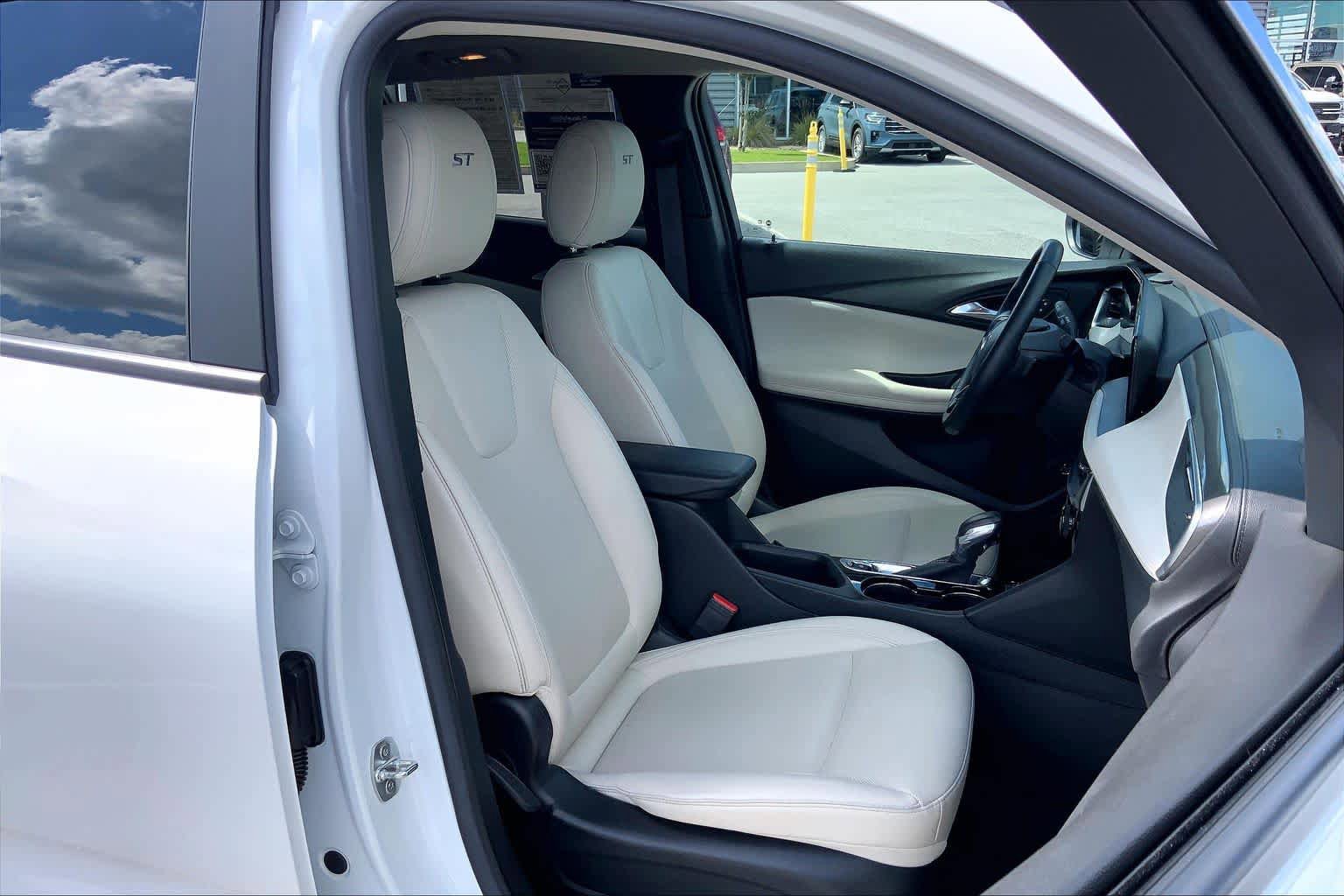Used 2024 Buick Encore GX Sport Touring w/ Experience Buick Package AWD/4WD image 9