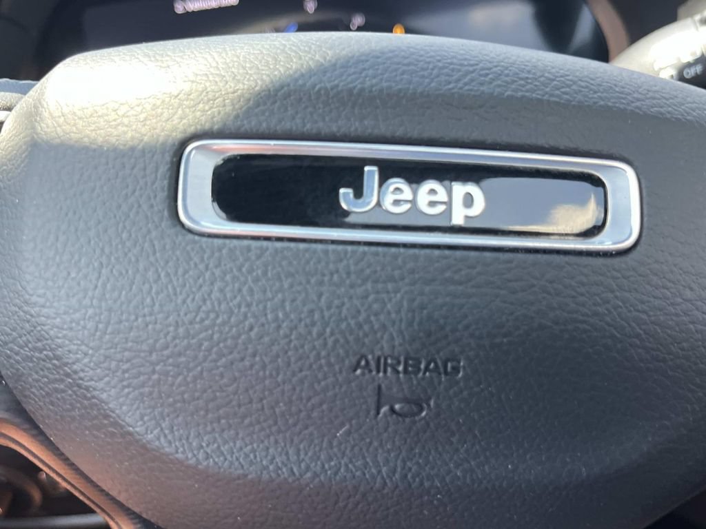 Used 2023 Jeep Grand Cherokee L Laredo AWD/4WD image 39