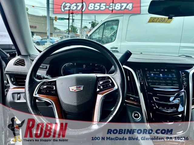 Used 2018 Cadillac Escalade Luxury AWD/4WD image 11