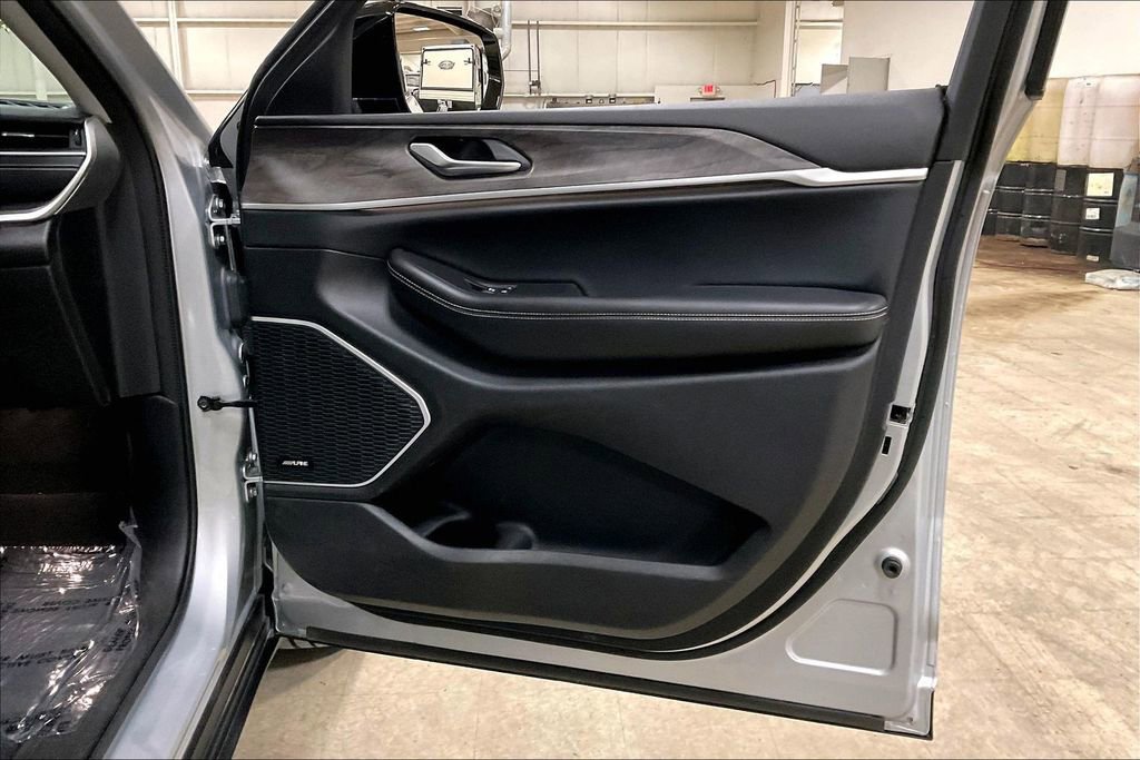 Used 2021 Jeep Grand Cherokee L Limited image 23