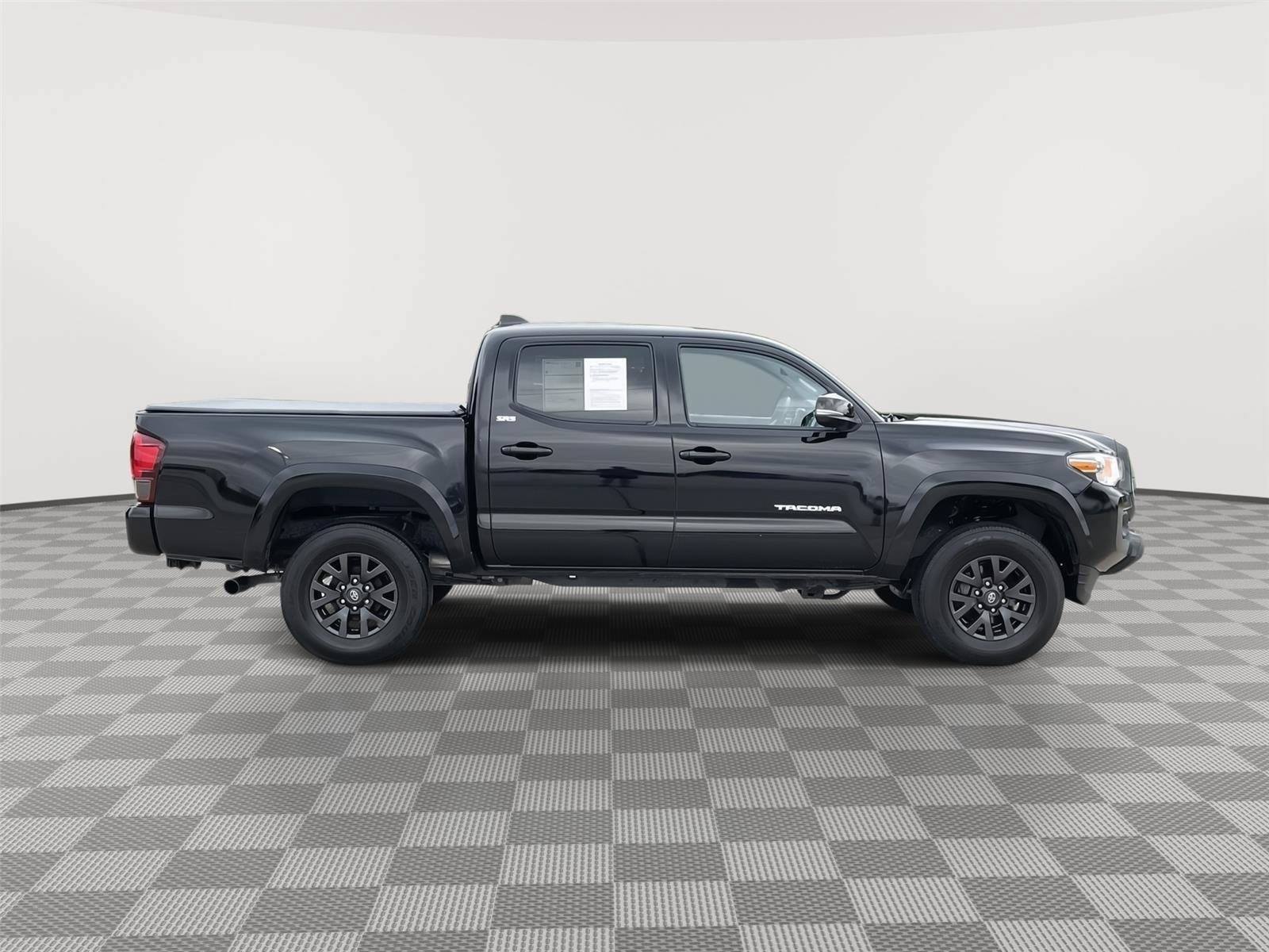Used 2023 Toyota Tacoma SR5 w/ Technology Package AWD/4WD image 6