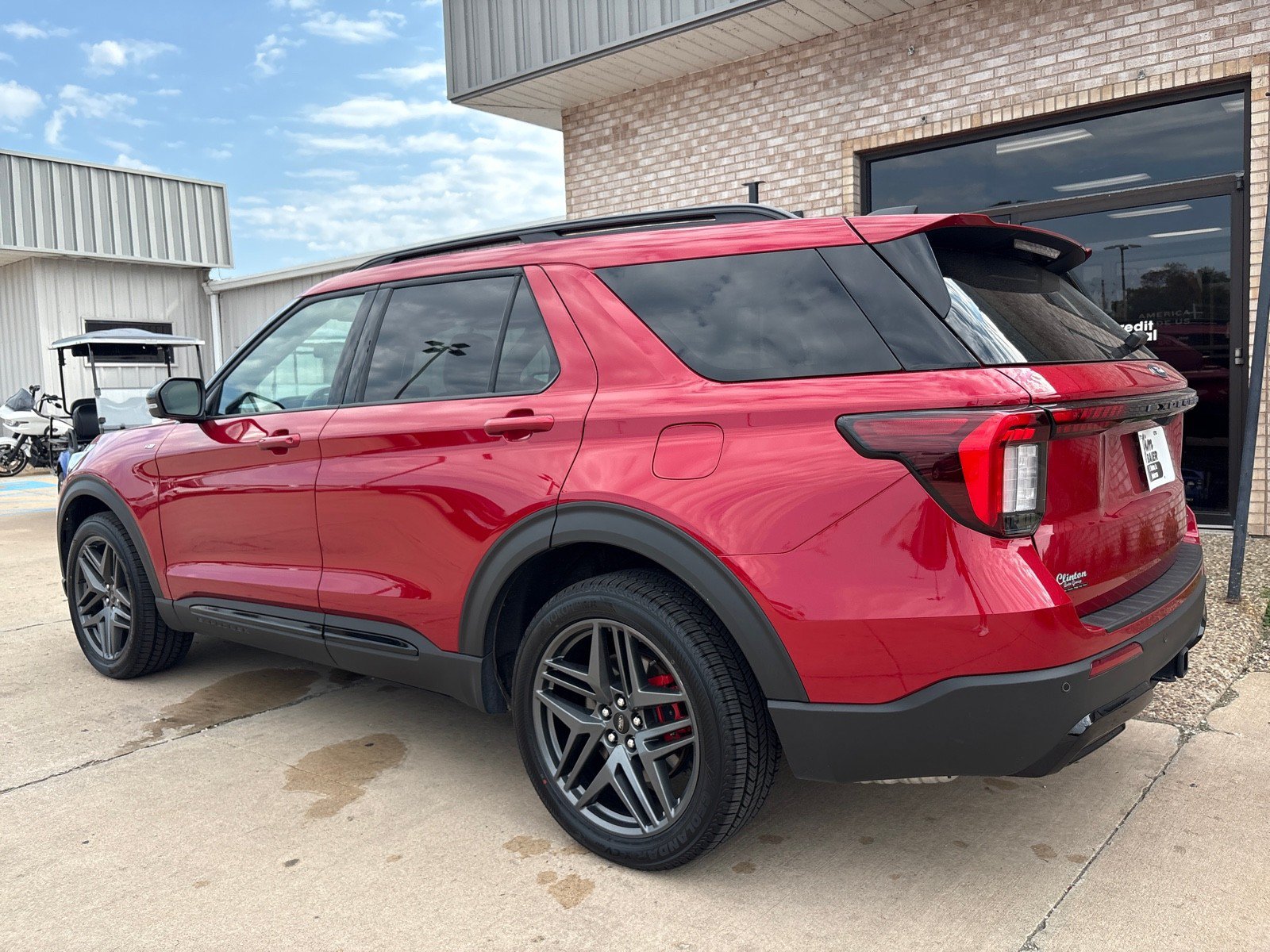 Certified 2025 Ford Explorer ST-Line w/ Premium Package AWD/4WD image 12
