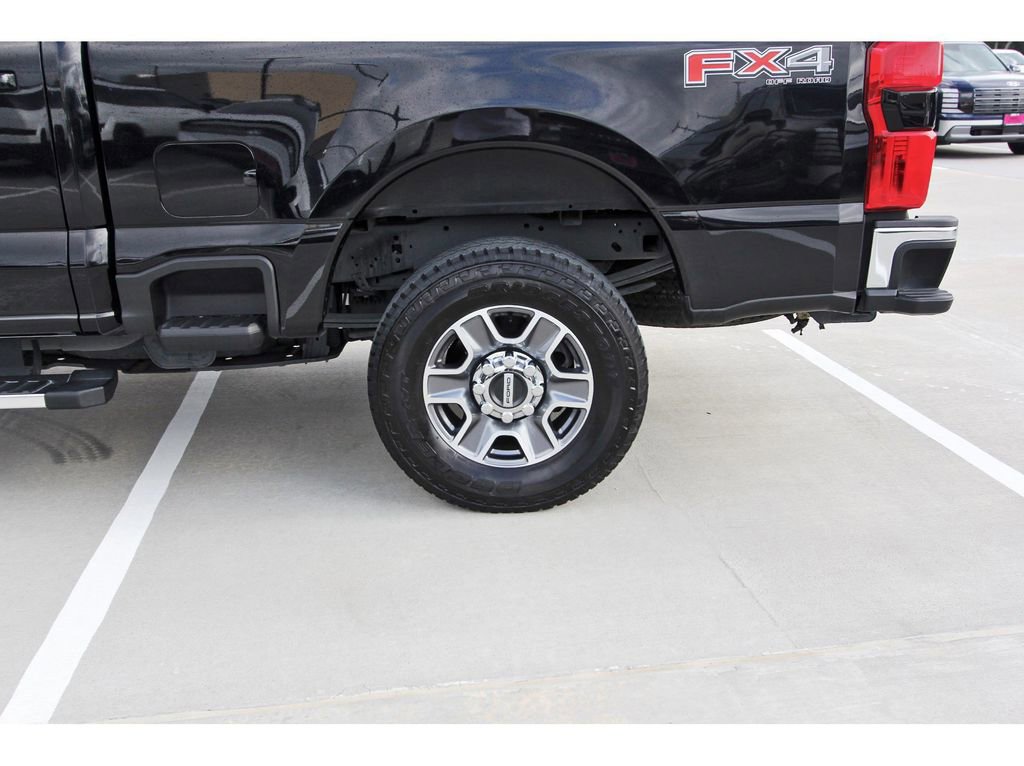 Certified 2025 Ford F250 Lariat w/ FX4 Off-Road Package image 32